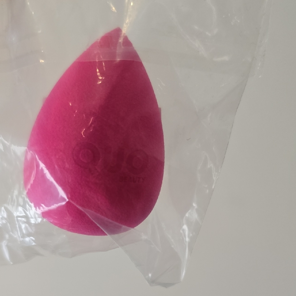 QUO Beauty Pink Makeup Blending Sponge